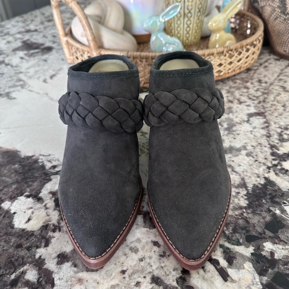 DOLCE VITA Serla Womens Suede Pointed Toe Mules